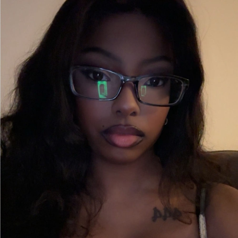 Meet your Posher, Alexis